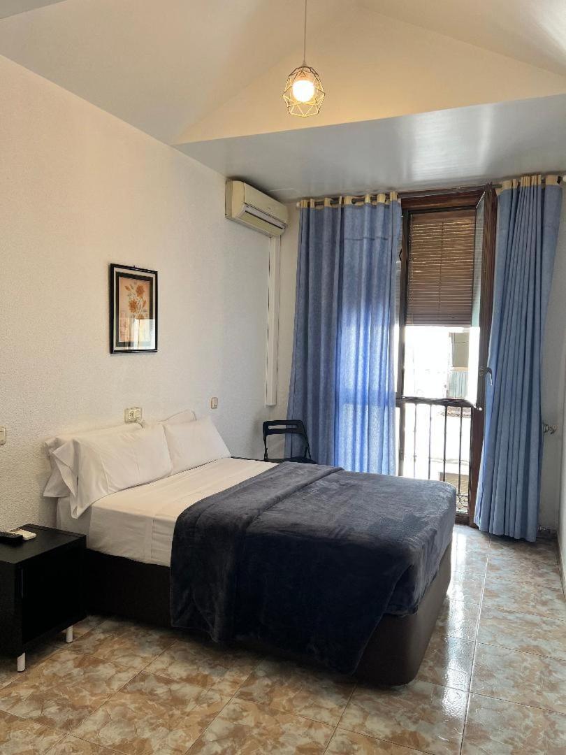 Hostal Palacios Fuencarral Madrid Esterno foto