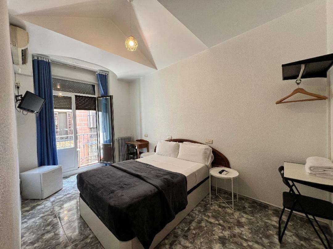 Hostal Palacios Fuencarral Madrid Esterno foto