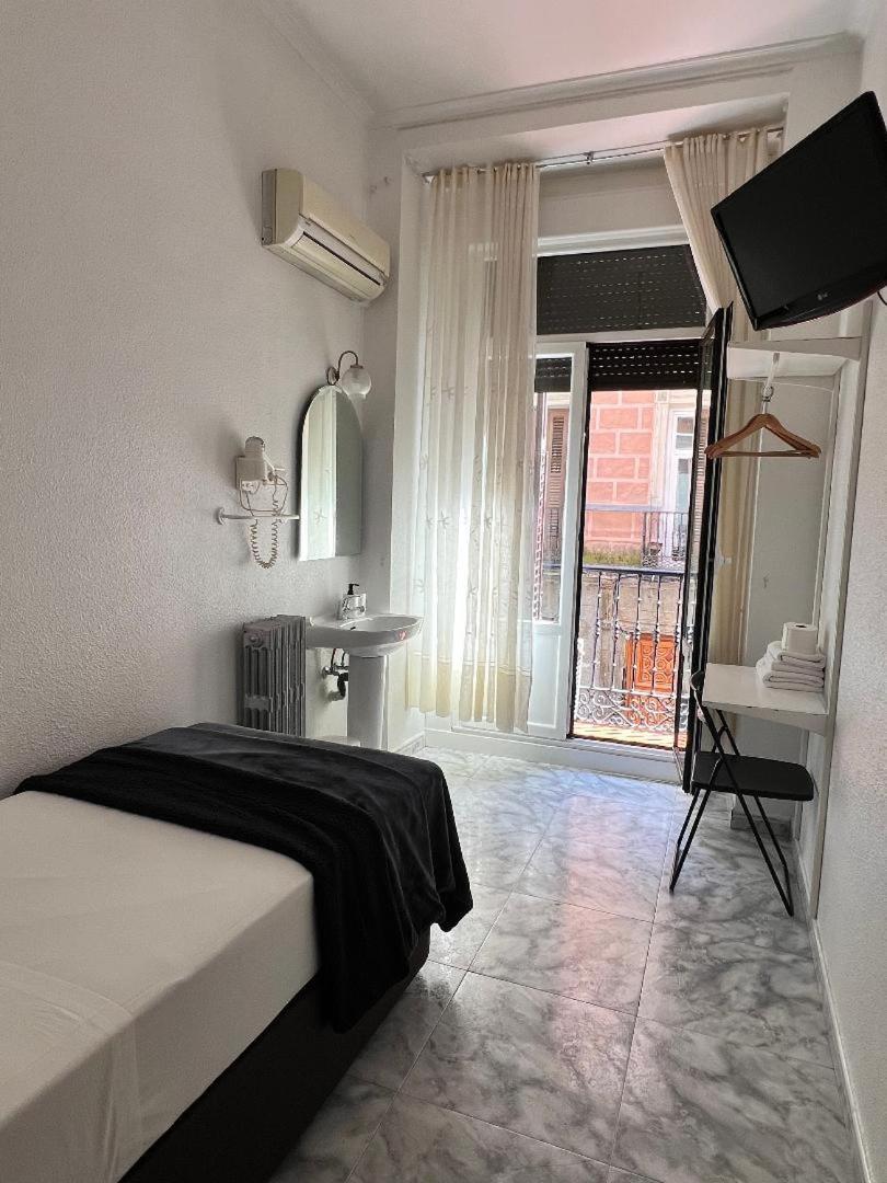 Hostal Palacios Fuencarral Madrid Esterno foto