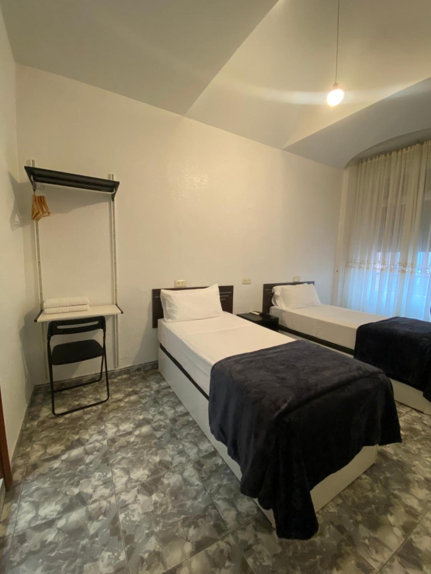Hostal Palacios Fuencarral Madrid Esterno foto