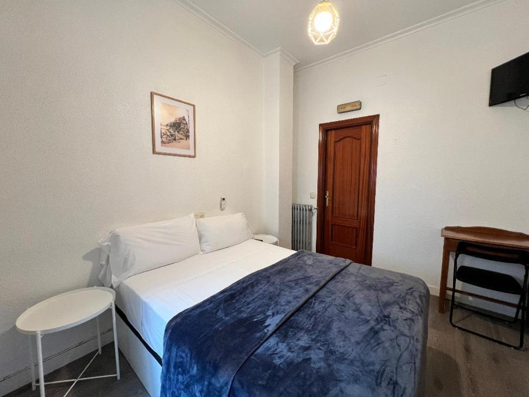 Hostal Palacios Fuencarral Madrid Esterno foto