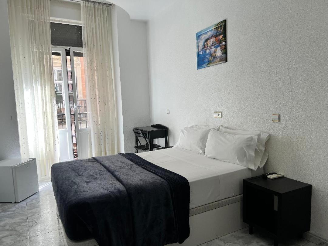 Hostal Palacios Fuencarral Madrid Esterno foto