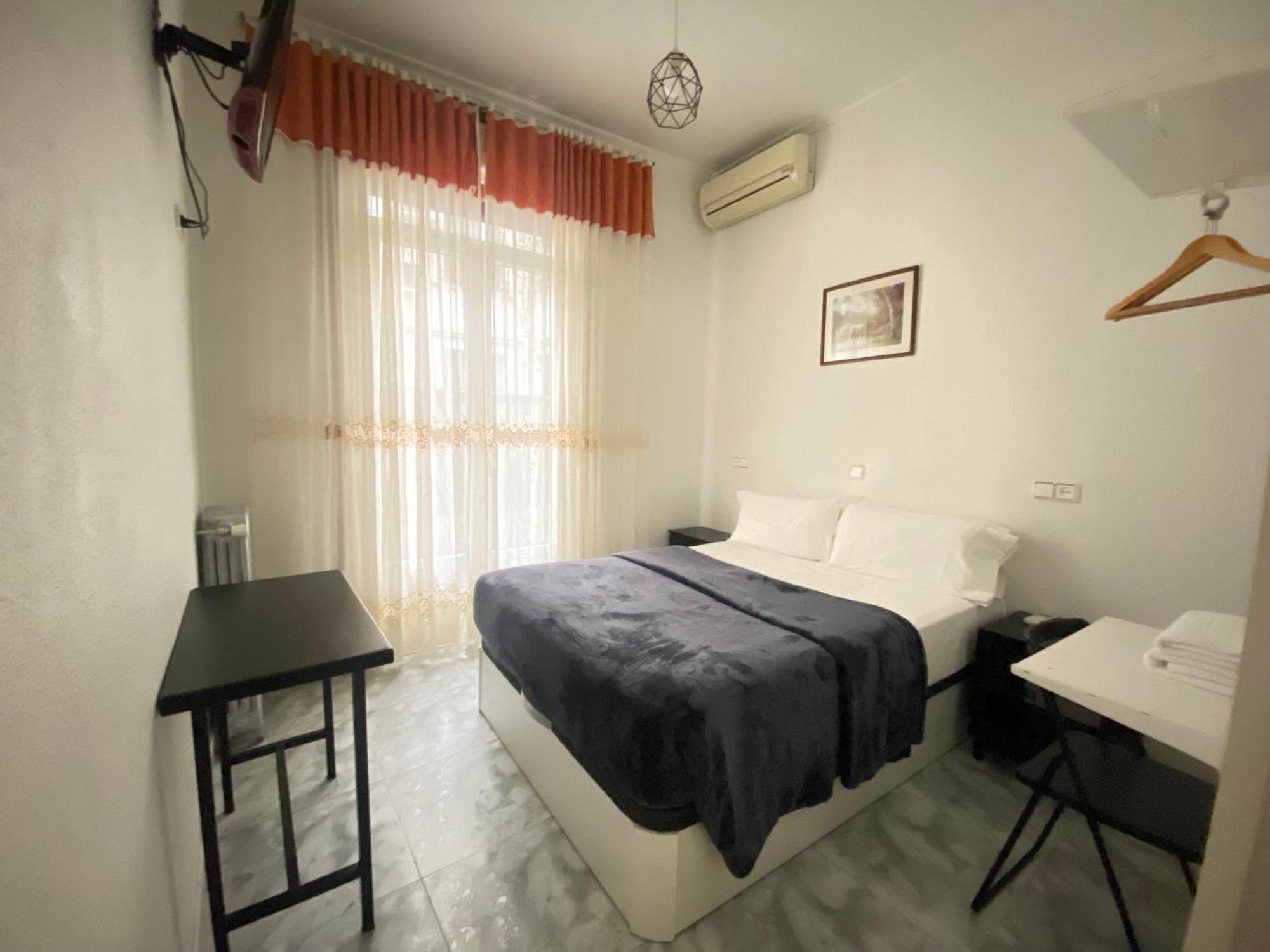 Hostal Palacios Fuencarral Madrid Esterno foto