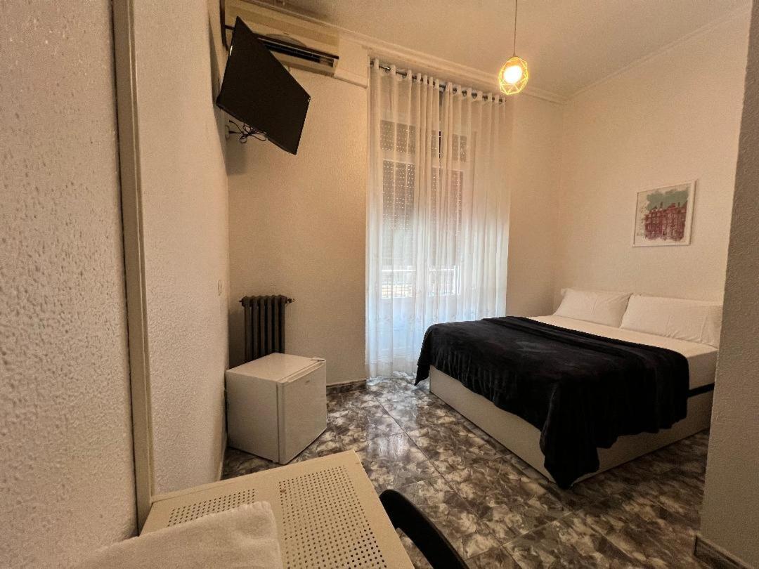Hostal Palacios Fuencarral Madrid Esterno foto