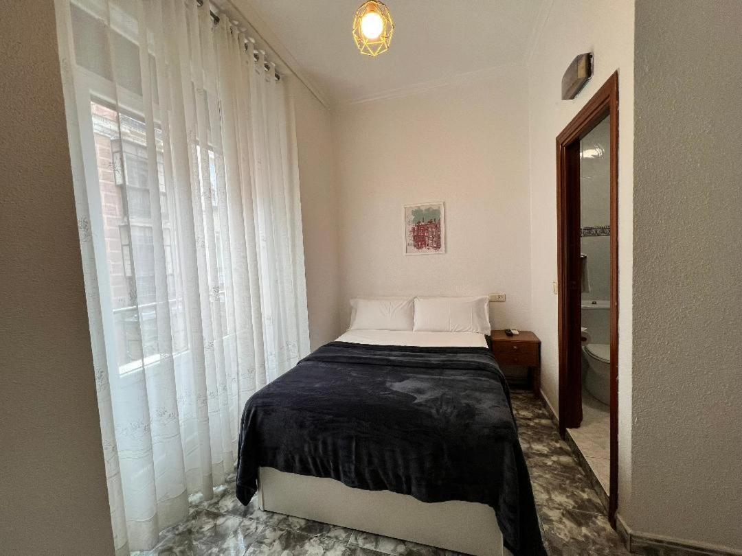 Hostal Palacios Fuencarral Madrid Esterno foto