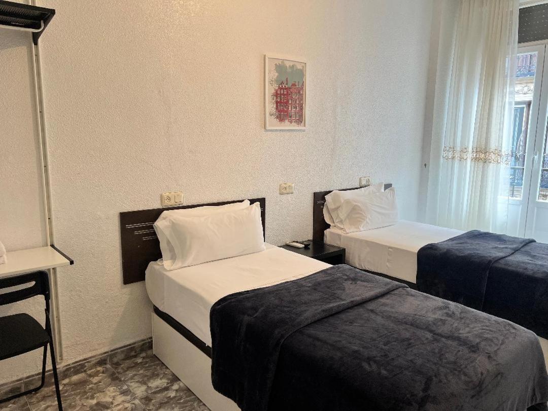 Hostal Palacios Fuencarral Madrid Esterno foto