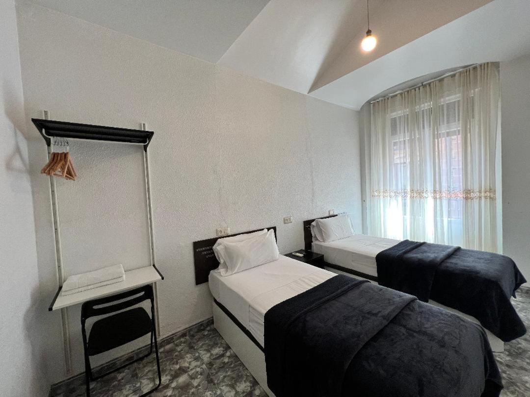 Hostal Palacios Fuencarral Madrid Esterno foto