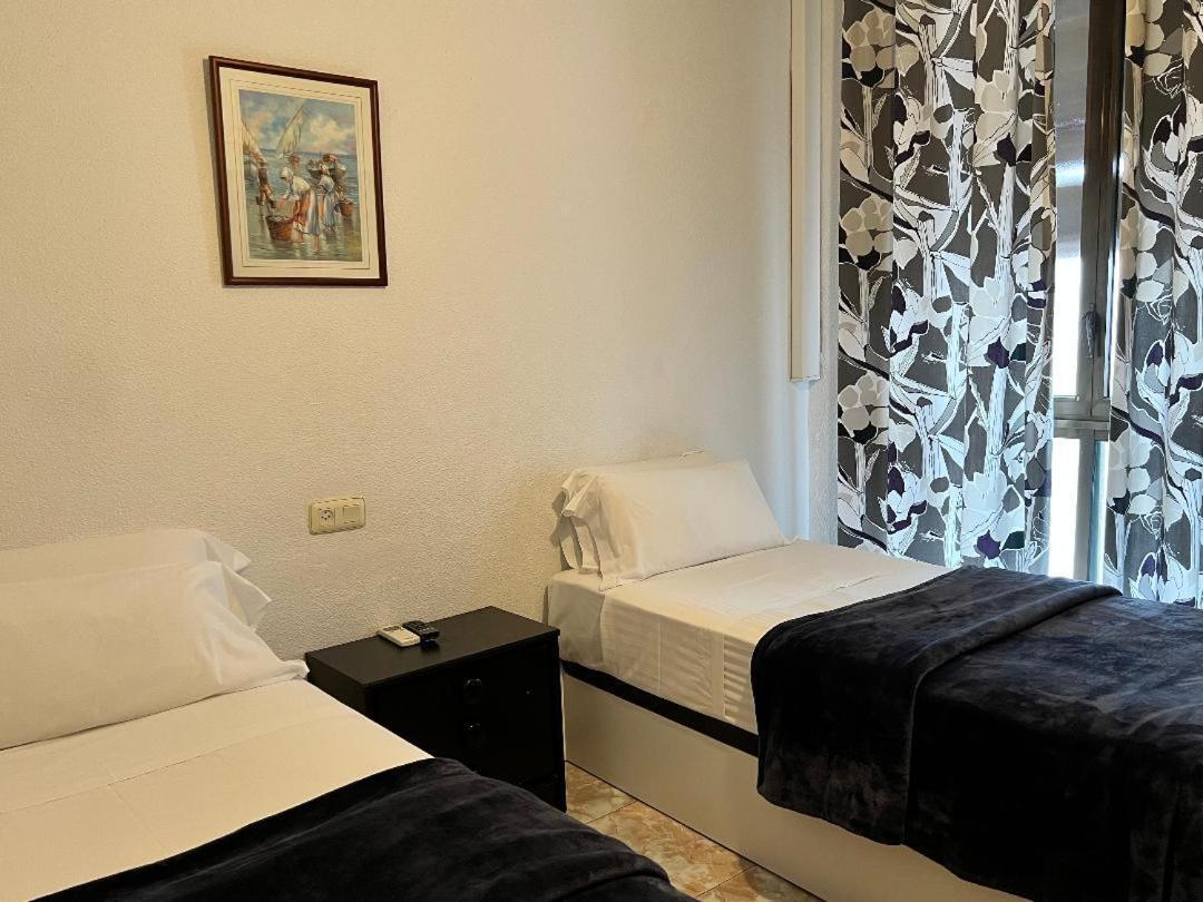 Hostal Palacios Fuencarral Madrid Esterno foto