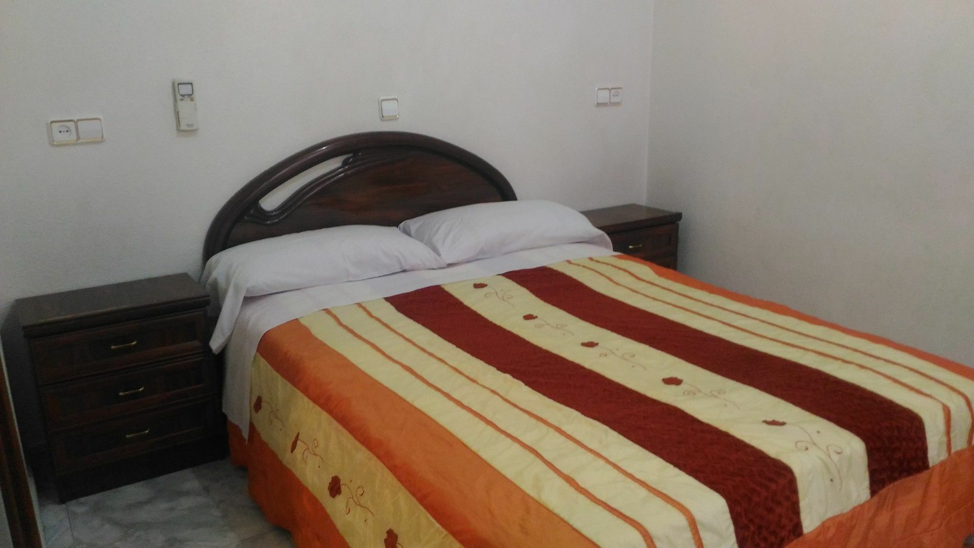 Hostal Palacios Fuencarral Madrid Esterno foto